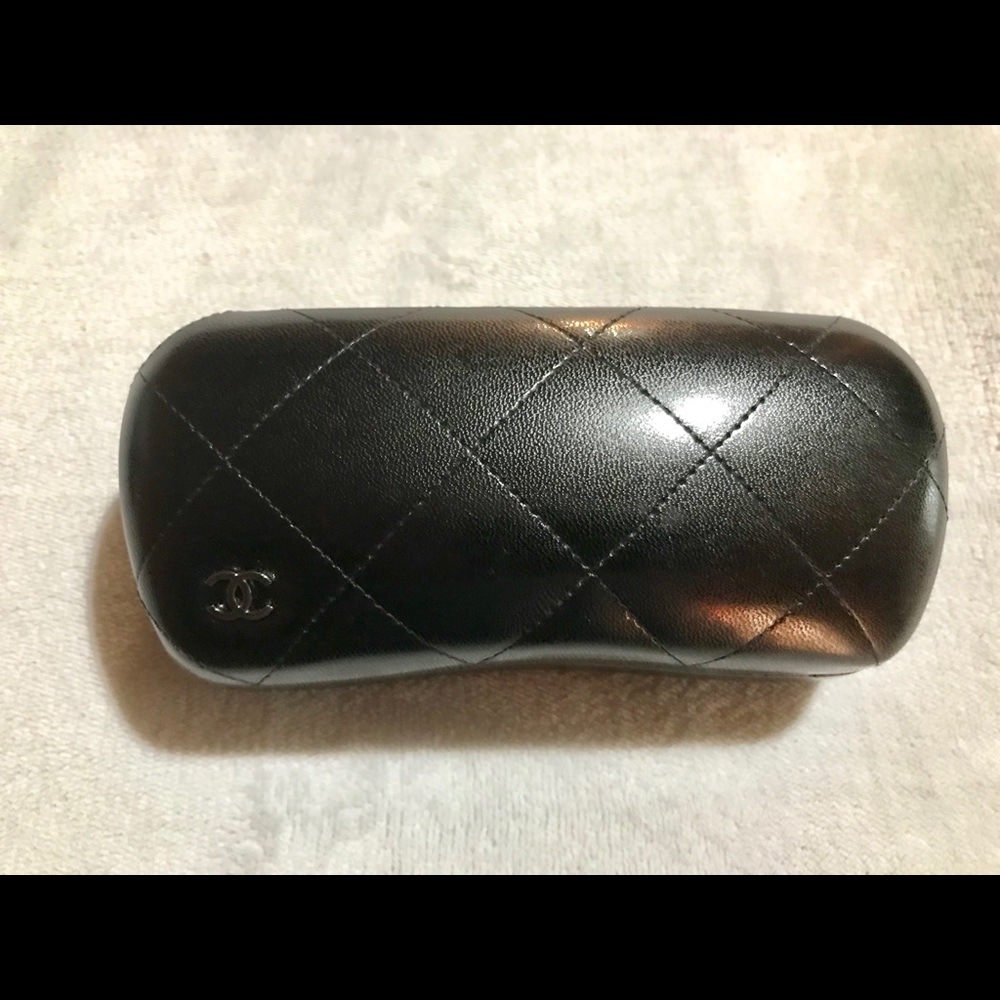 Chanel Glass Case - Picture 1 of 2